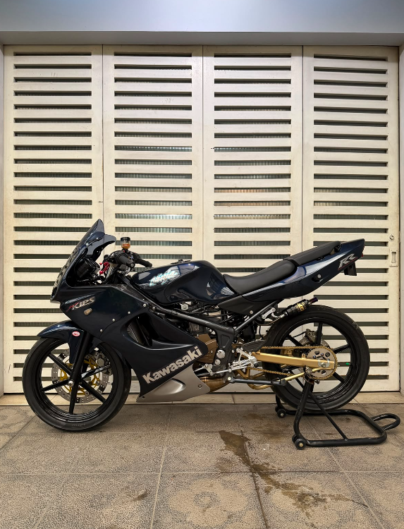 Kawasaki Ninja RR Hitam