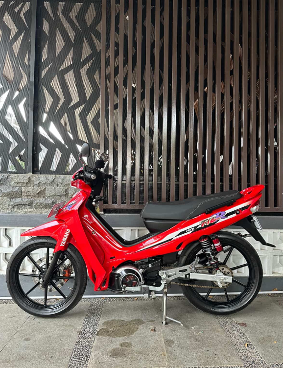 Yamaha FIZR 2004 Orange