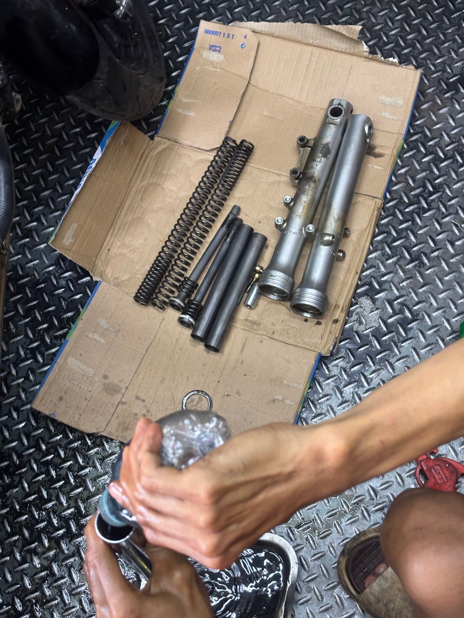 Service Shock Depan